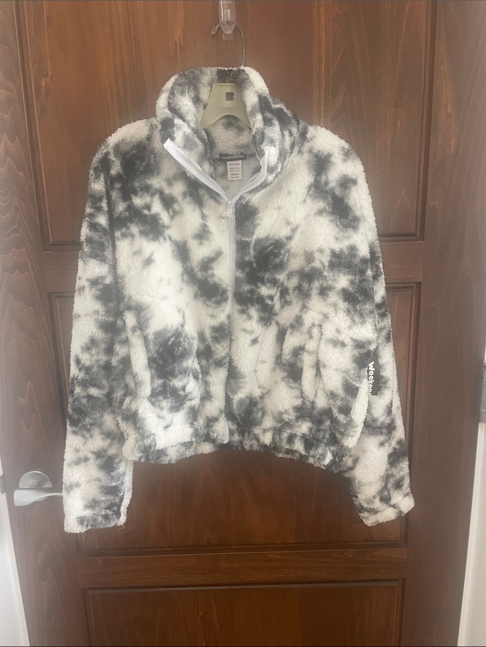 Cozy Tie-Dye Sherpa Jacket in White & Charcoal